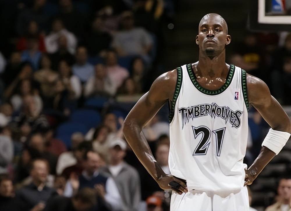 里程碑！约基奇生涯助攻数超越乔丹，升至历史第52位（约基奇生涯助攻超越乔丹，历史排名升至第52位）