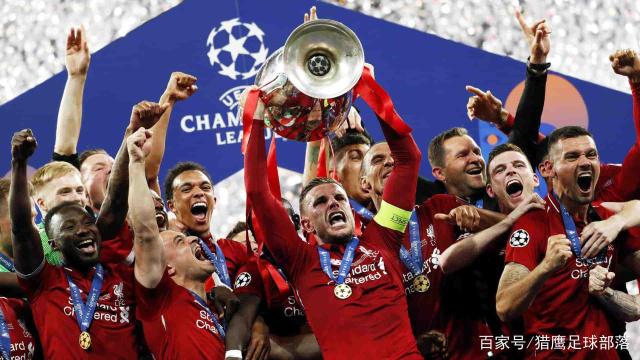 有些尴尬，巴林门将在成功扑救后不慎用脚打入乌龙且弄伤自己（尴尬一幕：巴林门将扑救成功却误踢乌龙，还因此受伤）