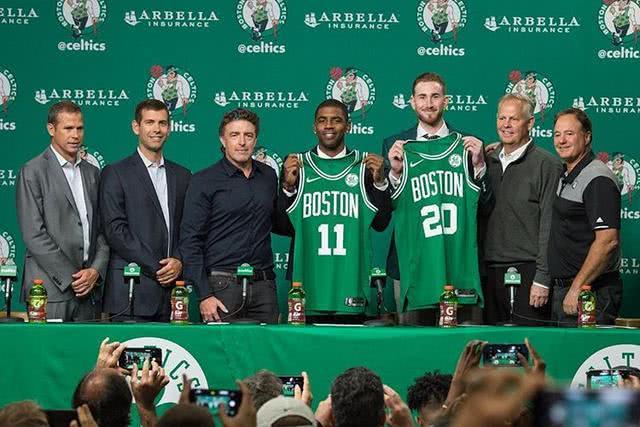 菲戈称C罗替补是葡萄牙足球历史最大错误（菲戈：让C罗坐替补是葡萄牙足球史上最大的错误）