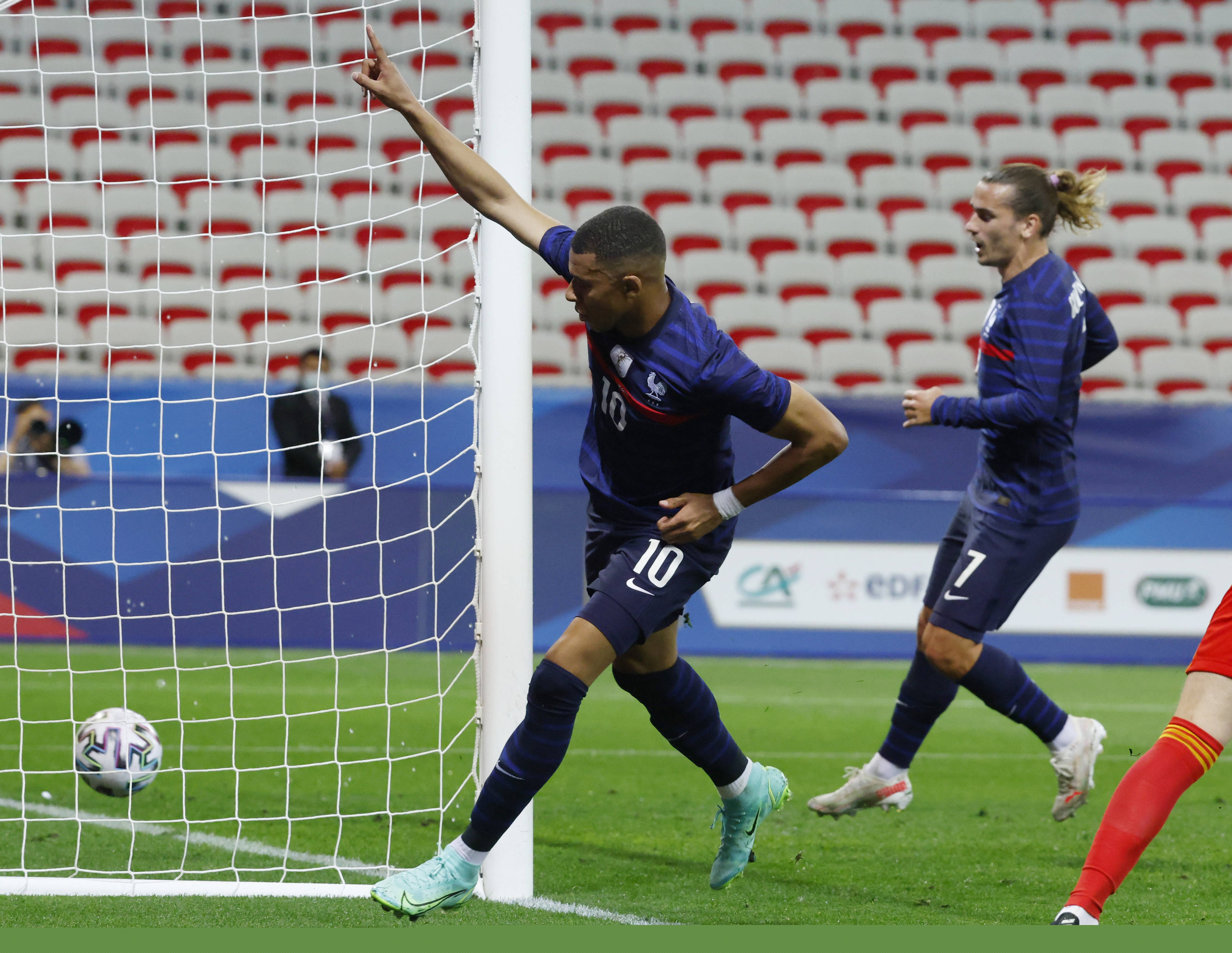 助塞尔塔客胜皇马，阿斯帕斯完成生涯西甲400场里程碑（阿斯帕斯完成西甲400场，塞尔塔客场力克皇马）