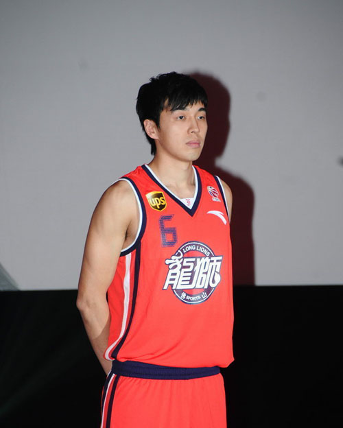 内托踢中锋？马雷斯卡：我们想掌控球权并不断冲击巴萨的防线（内托改打中锋？马雷斯卡：要以控球为主，持续冲击巴萨防线）