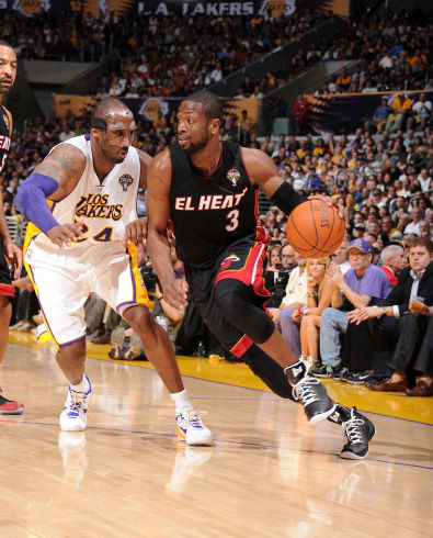 主控角色！波杰姆斯基先是妙传助攻巴特勒 随后个人连得5分（掌控全场！波杰姆斯基先献妙传助攻巴特勒，随后连续砍下5分）