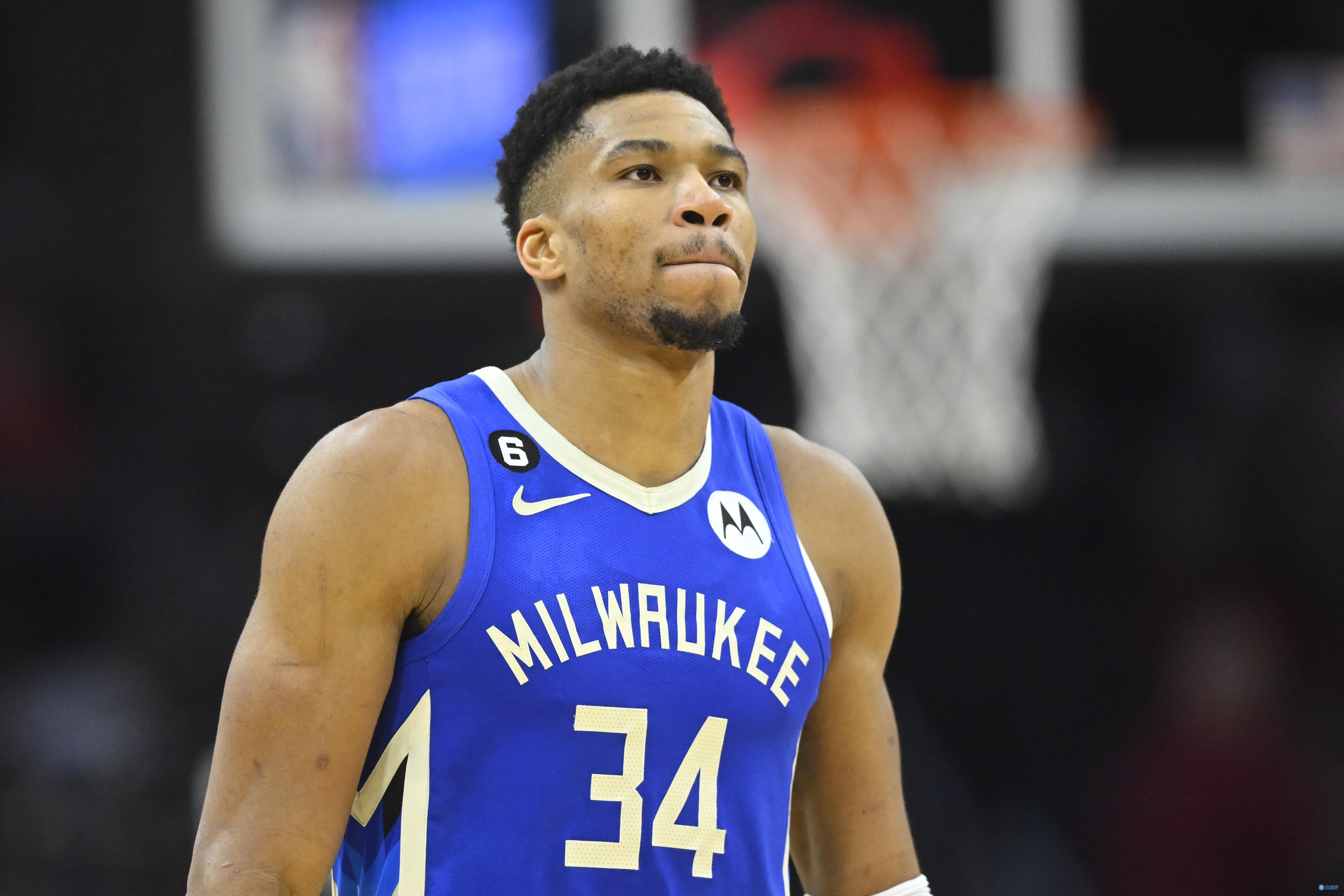 莫里斯首秀8分4助！主帅：他太久没打球了 他是我们需要的球员（莫里斯处子秀8分4助，主帅：久未上场但正是球队所需）